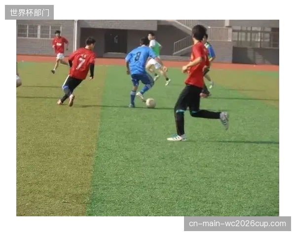 辛格的组织和远射，将是三中卫体系由守转攻时除长传冲吊外的另一选择。
